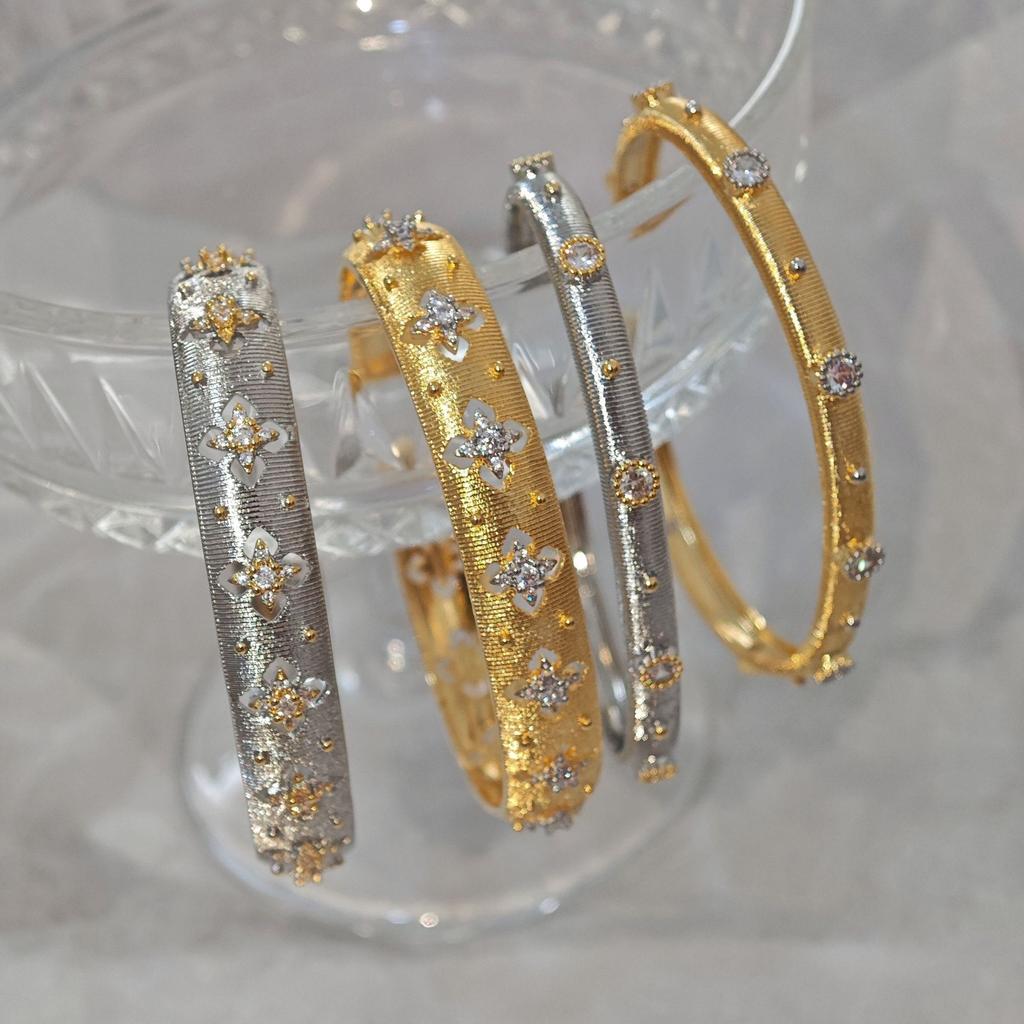 Italian Cloth Qi Latti Wire Drawing Process Hollow Four-Leaf Clover Wide Edge Bracelet Women'S Two-Color High Carbon Diamond Narrow Version Bracelet