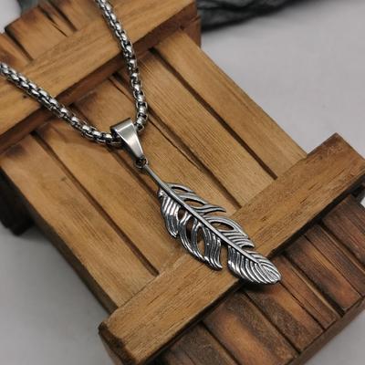 Collana Hip Hop da Uomo con Ciondolo a Forma di Piuma in Acciaio Inossidabile Europeo e Americano
