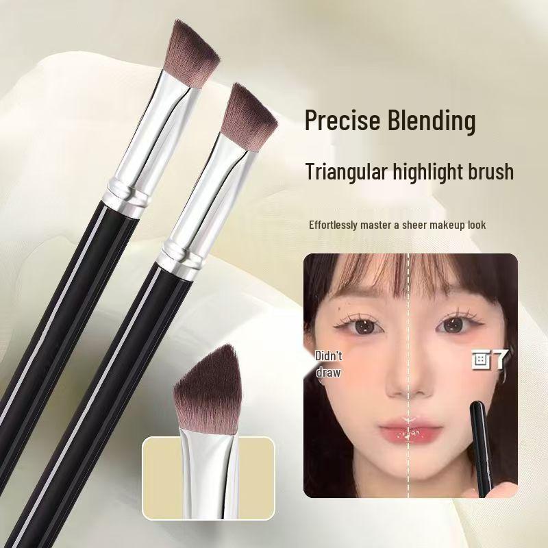 

Triangular Highlight & Brightening Brush for Dark Circles - Soft, Non-Absorbent Bristles New Triangle Makeup Brush