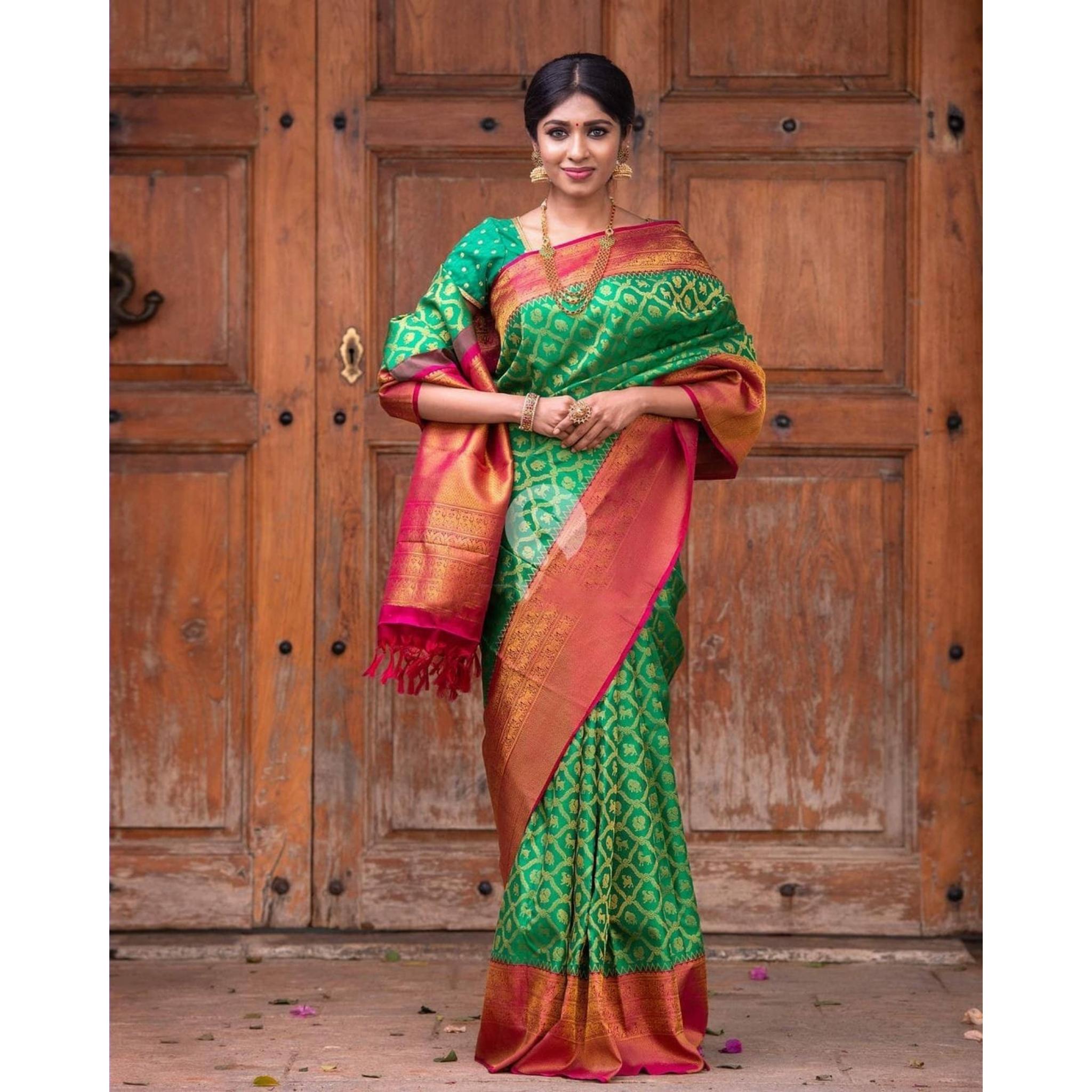 

Индийское традиционное мягкое шелковое сари личи с жаккардовым плетением