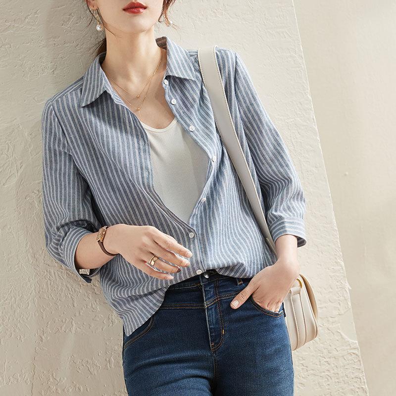 Modrá pruhovaná košile pro ženy na jaro a léto Nový korejský styl, Tříčtvrteční rukáv Volný ležérní top Smysl pro design Košile pro ženy