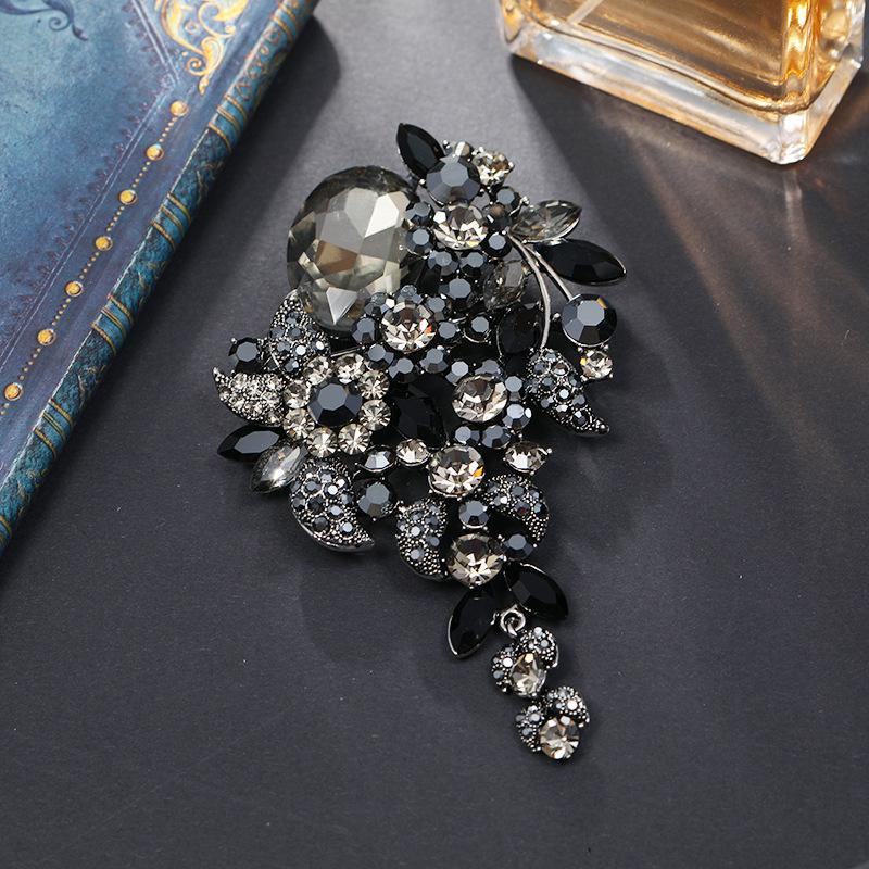 

Ретро большая цветная брошь-сокровище преувеличенная женская высококлассная атмосфера кристалл универсальная булавка брошь пальто с аксессуарами черный серый