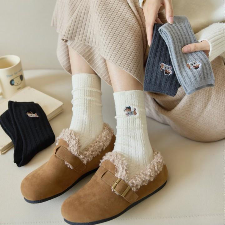 Women's Japanese Style Black & White Embroidered Ribbed Wool Mid-Calf Socks - Thick, Warm, Loose Fit for Autumn & Winter