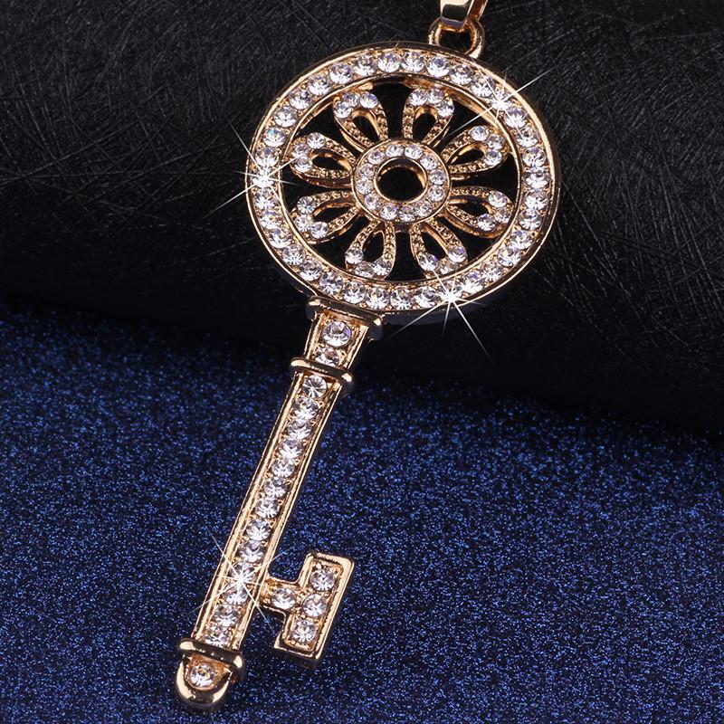 

Pendant Long Sophisticated Necklace For Women Featuring A Decorative Key Design In Gold K золотой