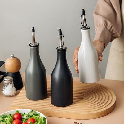 Reduce Oxidation Ceramic Olive Oil Dispenser Bottle Large Capacity Empty Opaque Oil Cruet Leak-proof with Label Stickers