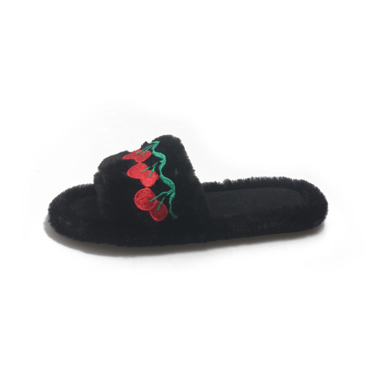 

Fashion 2025 New Strawberry Cherry Embroidery Summer Fluffy Slippers Indoor Slippers Female Women Slippers Casual and Comfortable Shoes 36-37 чёрный