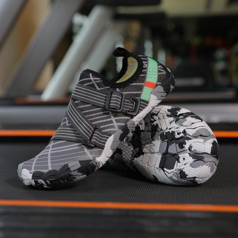 

New casual couple outdoor fishing swimming shoes wading stream shoes five-finger shoes non-slip quick-drying men s and women s beach shoes 46 yards