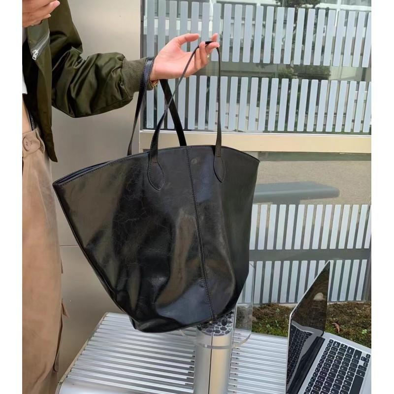 2025 New Online Celebrity Same Style Fashionable All-match Dark Heavy Industry Design Large Capacity Tote Portable Shoulder Bag Women чёрный