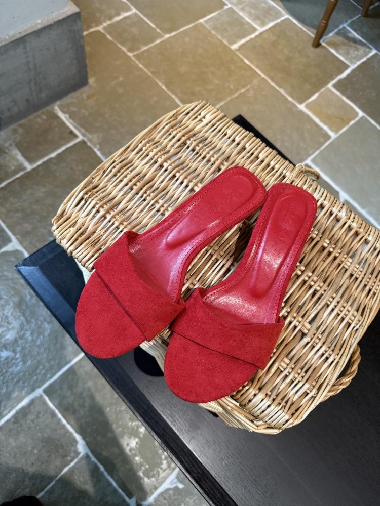 2025 New French Minimalist Wind Slope Heel One-word Drag Women's Summer Outer Wear Daily Commute Low Heel Drag Small Sandals