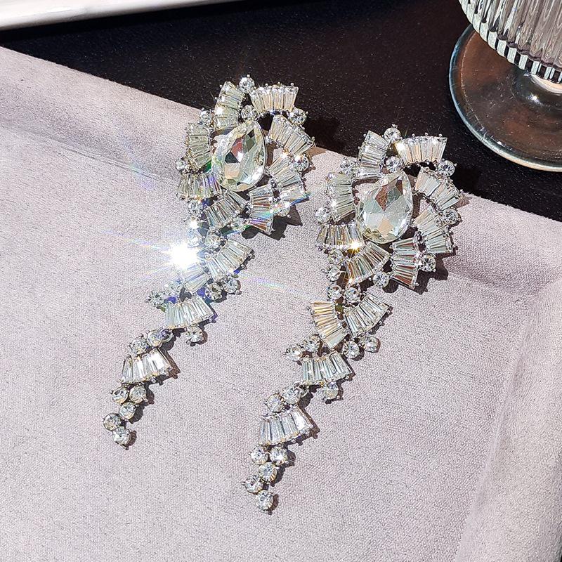 Elegant Tassel Long Earrings: European & American Fashion, High-End Prom & Evening Goddess Style.