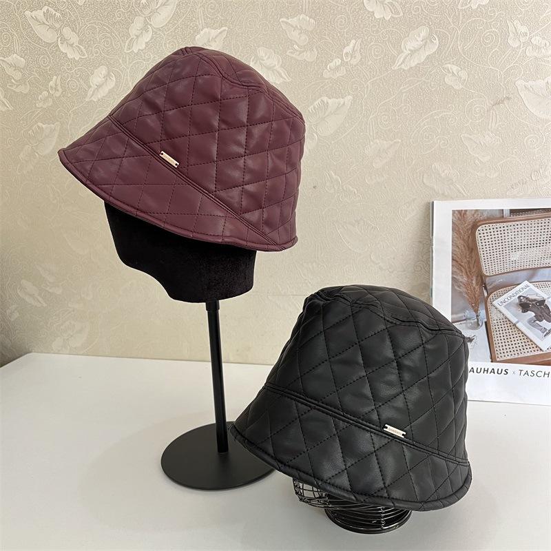 

Rhombus PU leather front long rear short bucket hat women autumn and winter literary leisure elegant warm versatile basin hat M（56-58cm） бордовий