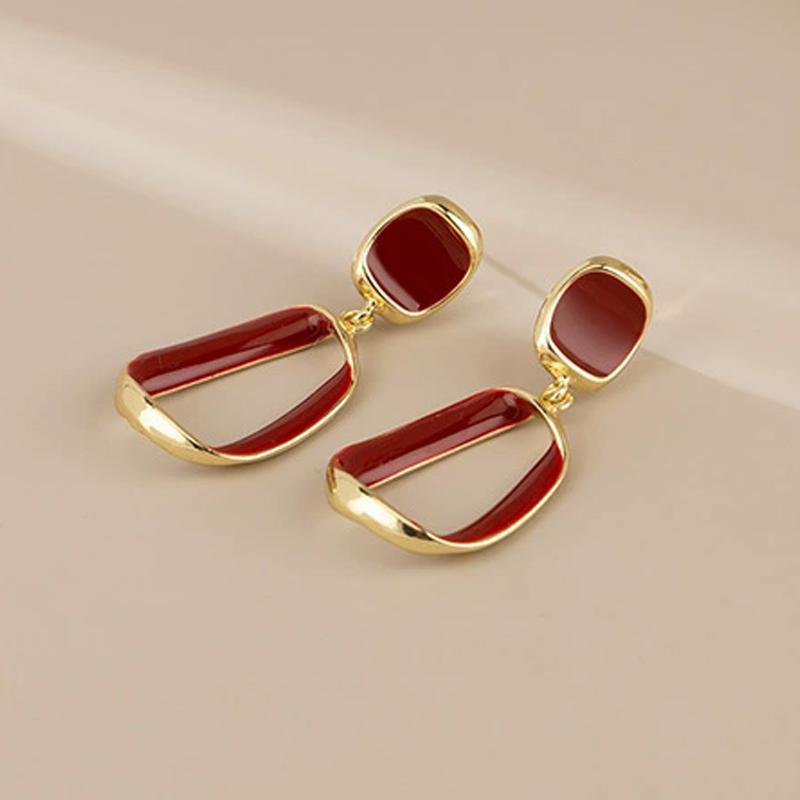 Vintage Twist Metal Hollow Square Dangle Earrings for Women White Red Enamel Oil Geometry Dangle Earrings Party Simple Jewelry