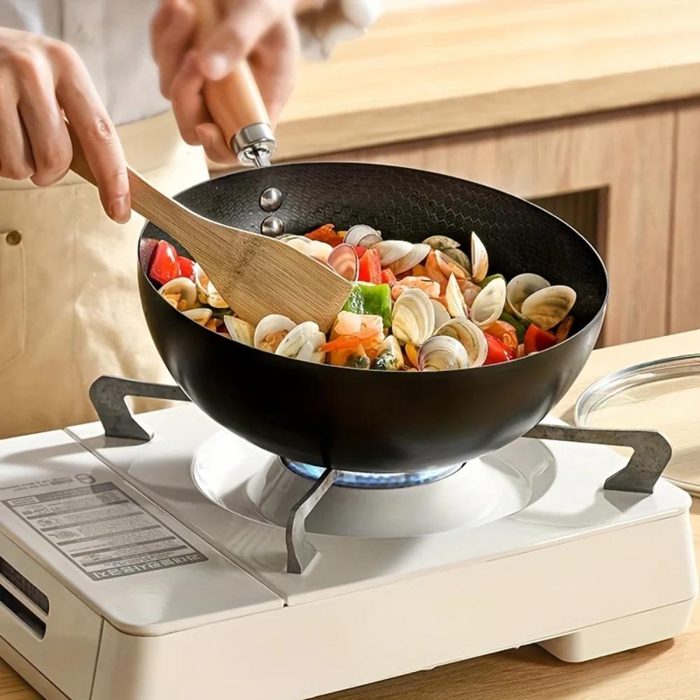 Classic Non-Stick Iron Pan Mini Wok Frying Pan Non-Stick Iron Pan Portable Camping Wok Kitchen Wooden Handle 20/22/28cm