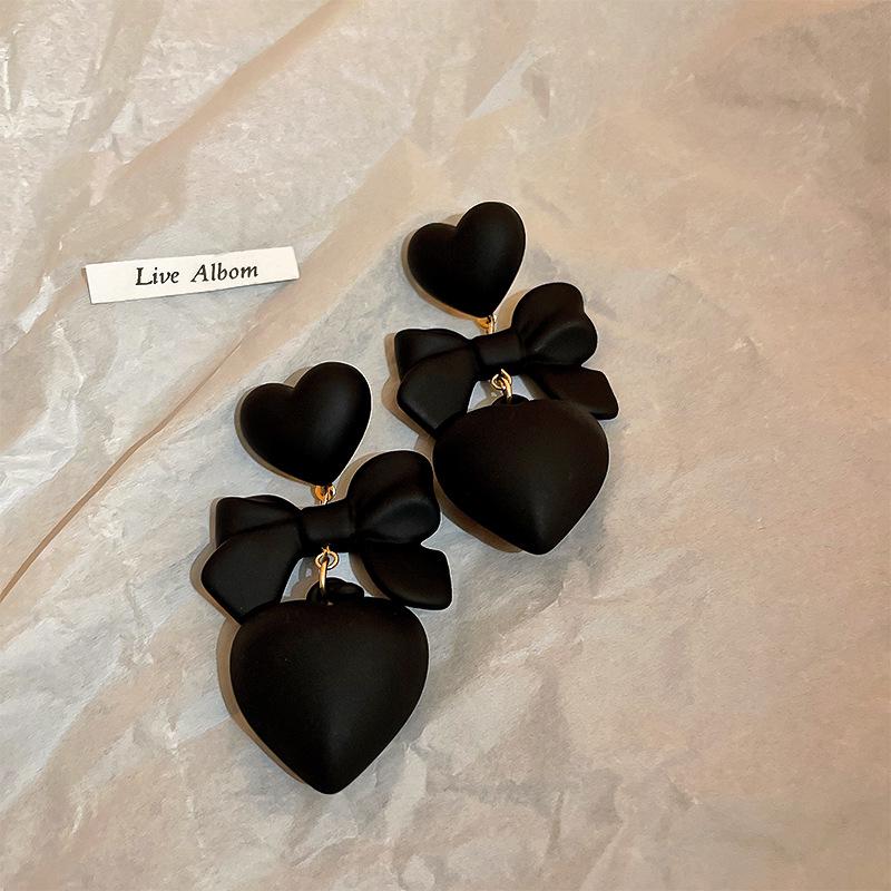 

Серьги-бантики «Любовь» в темном стиле «Серебряная игла» - Модные, Уникальные, Подходящие ко всему, Элегантные и Нишевого дизайна.