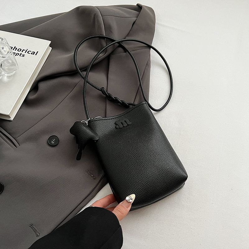 

Mobile Phone Bag Crossbody Ladies Pouch 2025 New Arrival Advanced Texture Western Style Mini Bag Lightweight for Summer Women s Bag