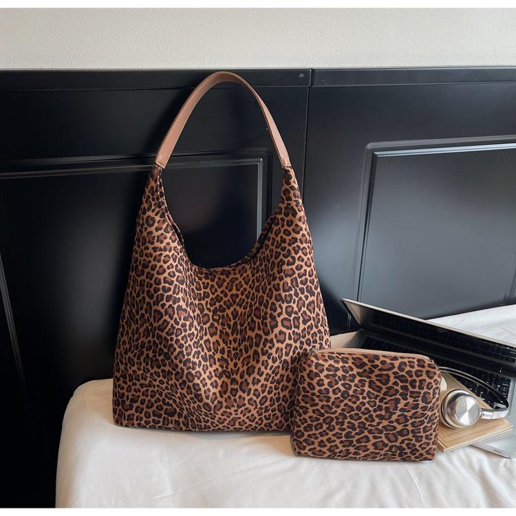 2025 Winter New Korean Casual Large-capacity Underarm Women's Bag Personalized Popular Leopard Print Commuter Shoulder Tote Bag