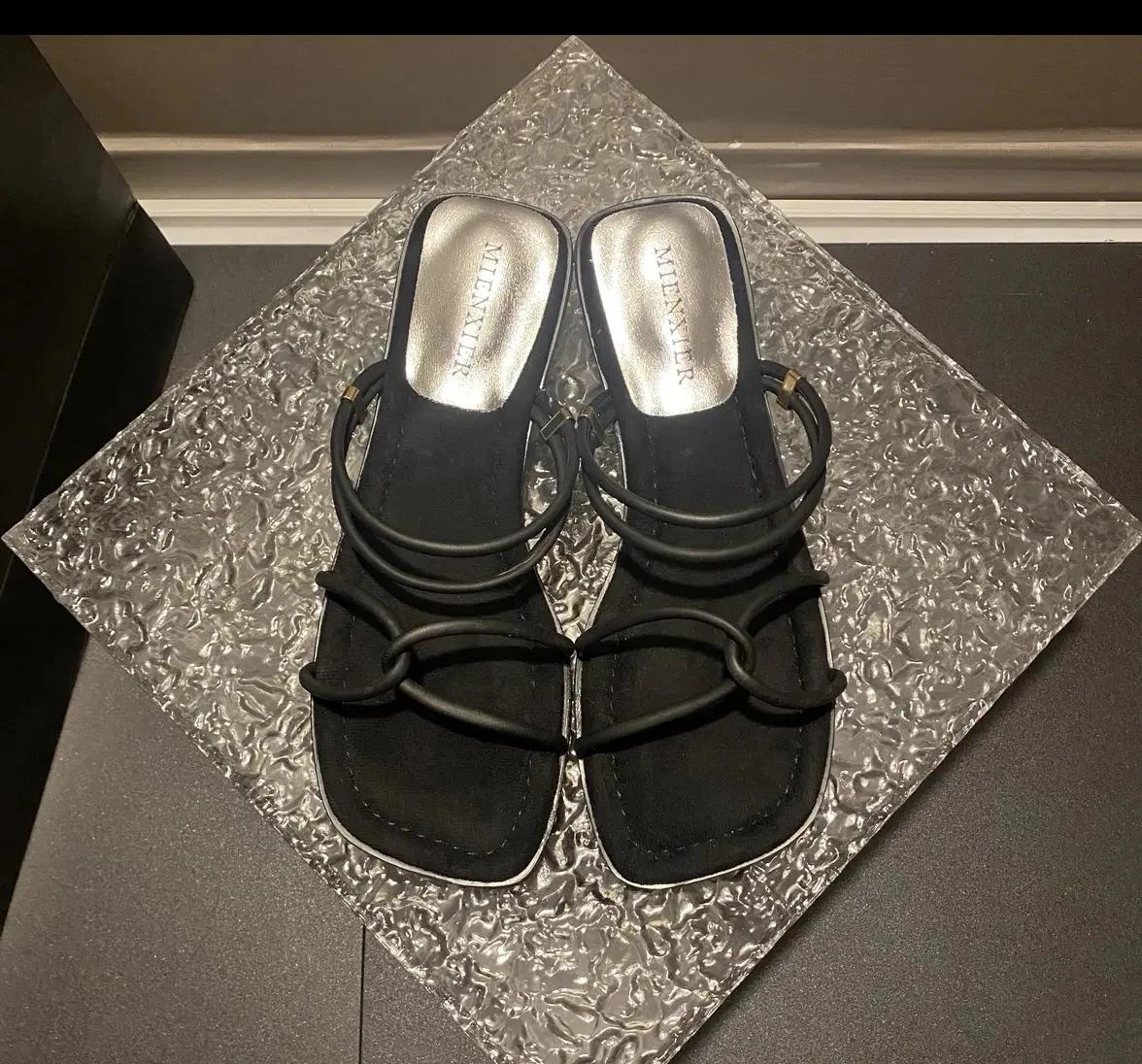 

Сандалии на плоской подошве, летние, новые, квадратные, с мягкой подошвой, пляжные тапочки Temperament 40 чёрный