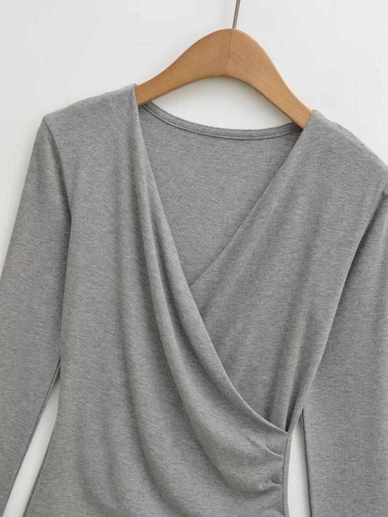 Mature Style V-neck Cross-Pleated Long-Sleeve Top for Women – Autumn/Winter Slimming Waist T-shirt