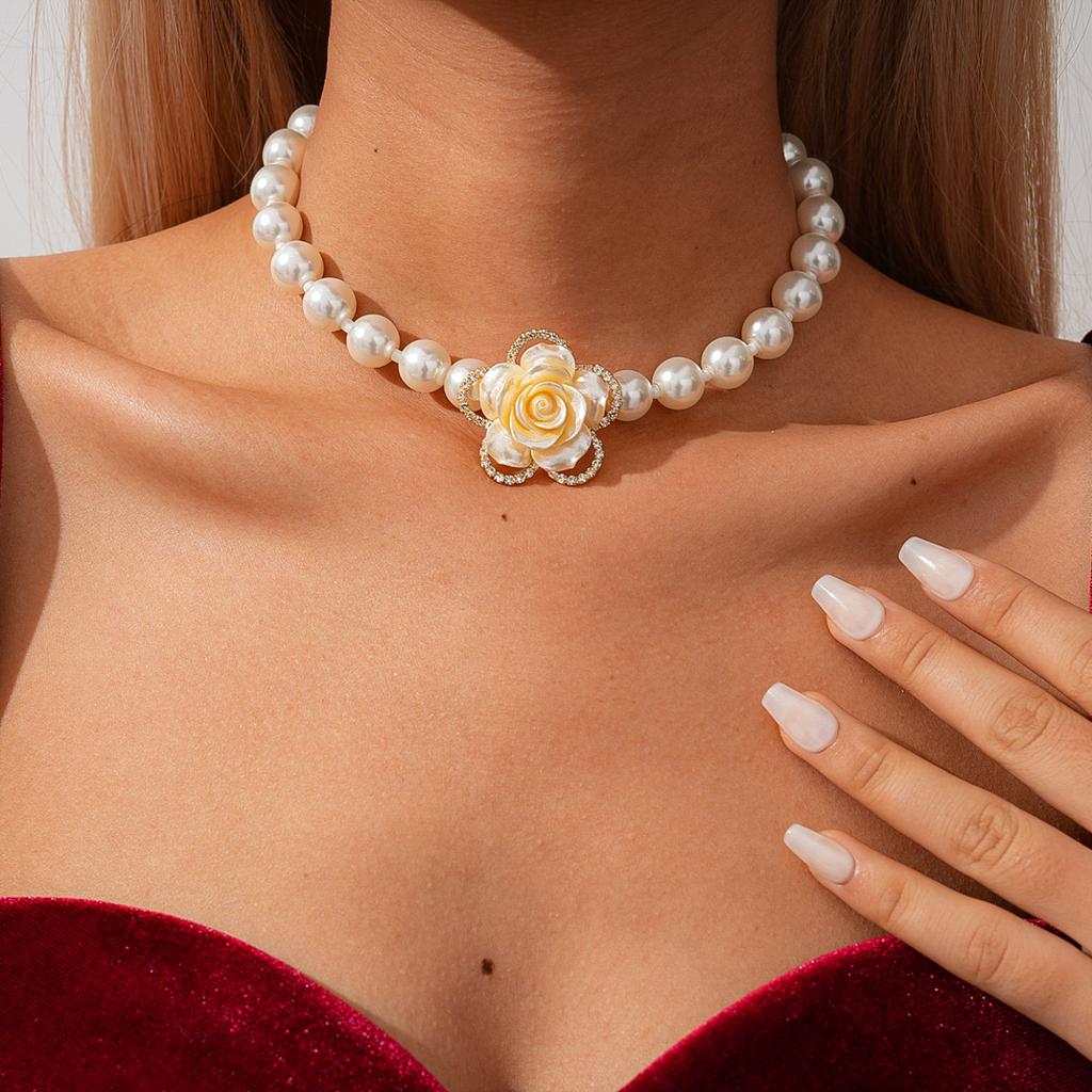 Imitation pearl beaded resin diamond flower multi-layer sweater chain elegant temperament necklace