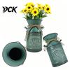 Stabile Schmiedeeisen-Handwerkskunst Vintage Metallmilchkannen-Vase, Bauernhaus-Blumenkübel mit Griffen & Jute Innenfenster-Ausstellungsdekor-Schleife, Shabby Dekorativ