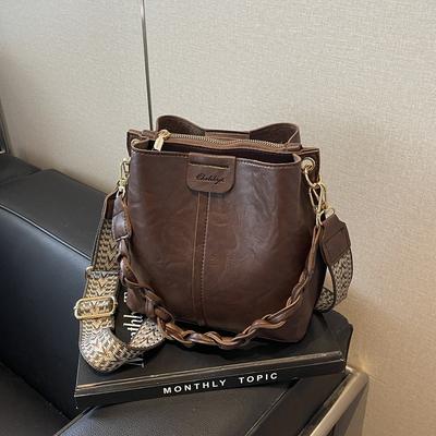 Simple Texture Small Bag Women's Autumn and Winter New Shoulder Armpit Bag Retro Simple Commuter Messenger Bucket Bag