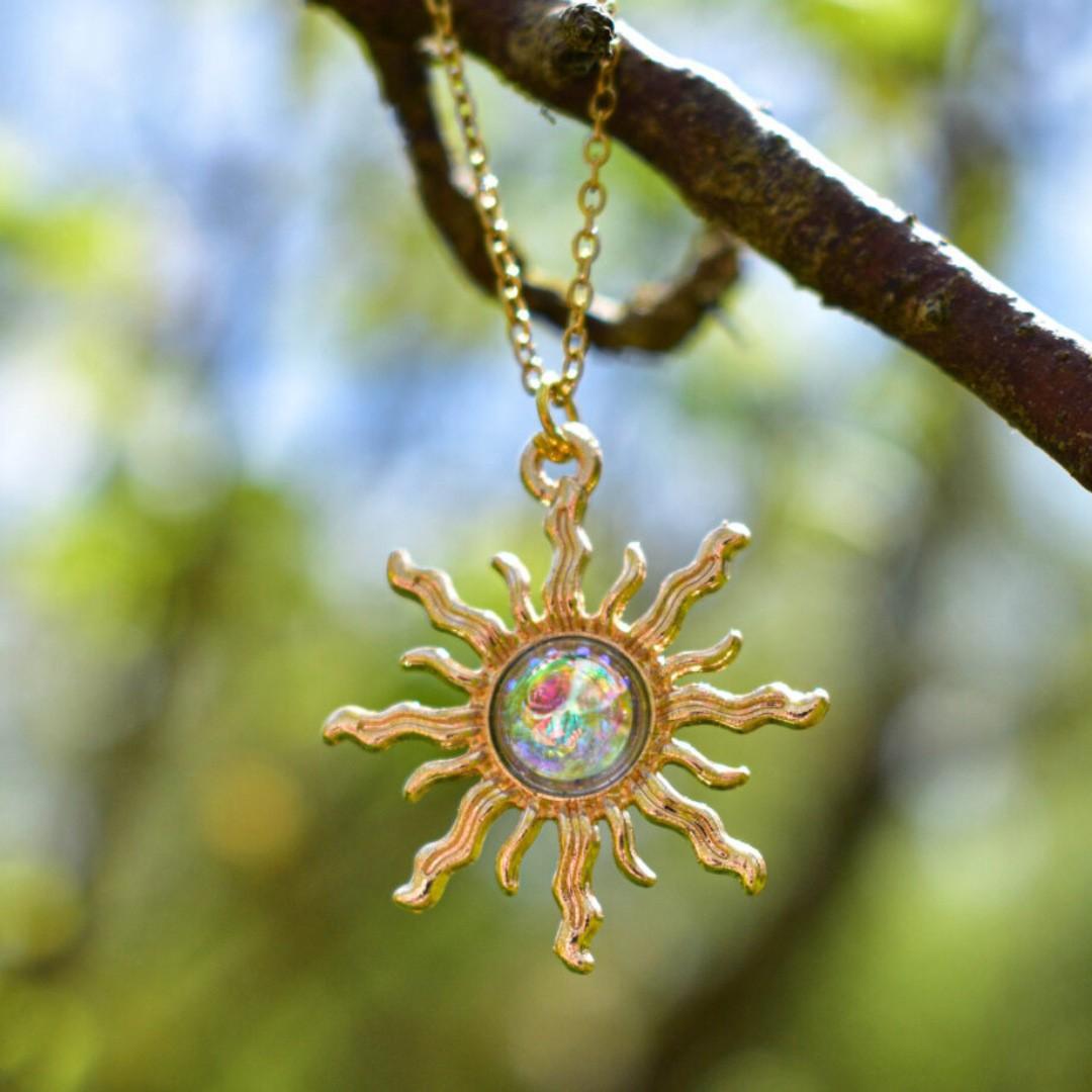 Bohemian Gold Color Sun Pendant Necklace for Women Iridescent Stone Sunflower Charm Choker Daily Party Fashion Aesthetic Jewelry