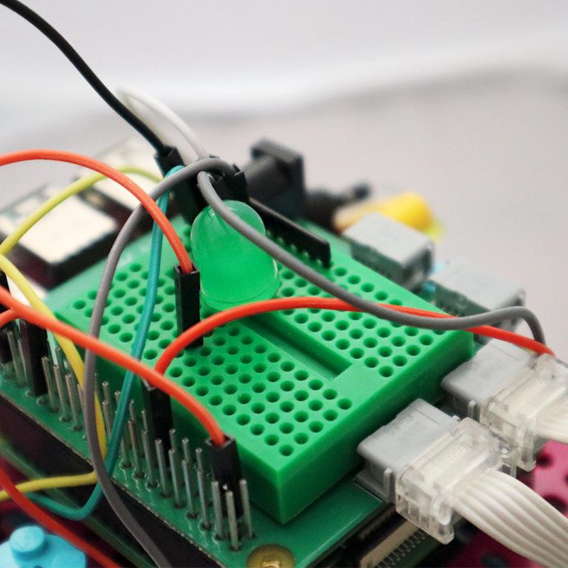 Raspberry Pi Build HAT: LEGO Motor-/Sensor-Erweiterungsplatine mit RP2040-Chip