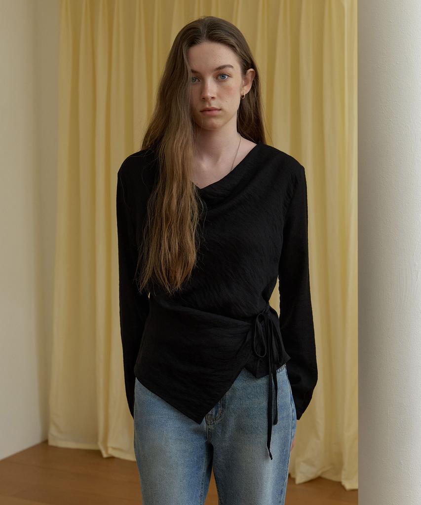 AMONG A Wrinkle Wrap Blouse_Black