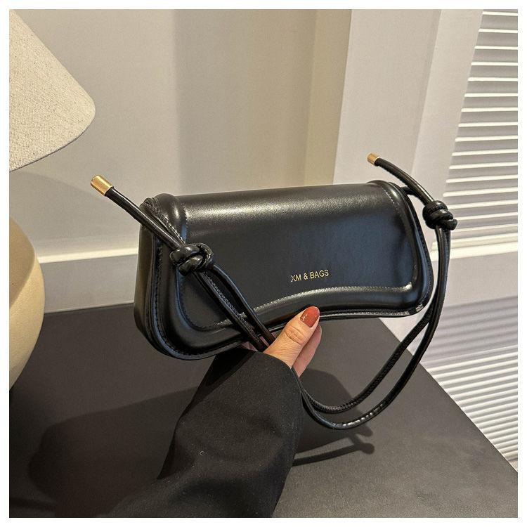 Текстурная однотонная ретро-сумка женская летняя популярная повседневная сумка через плечо простая сумка на одно плечо через подмышку чёрный 1954₽