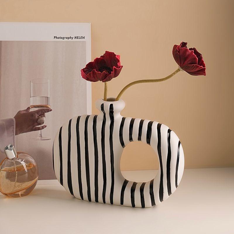 2 Stück/Set Kreative Moderne Schwarz-Weiß Gestreifte Keramikvase, Unregelmäßige Dekorations-Blumenvase für Heimdeko