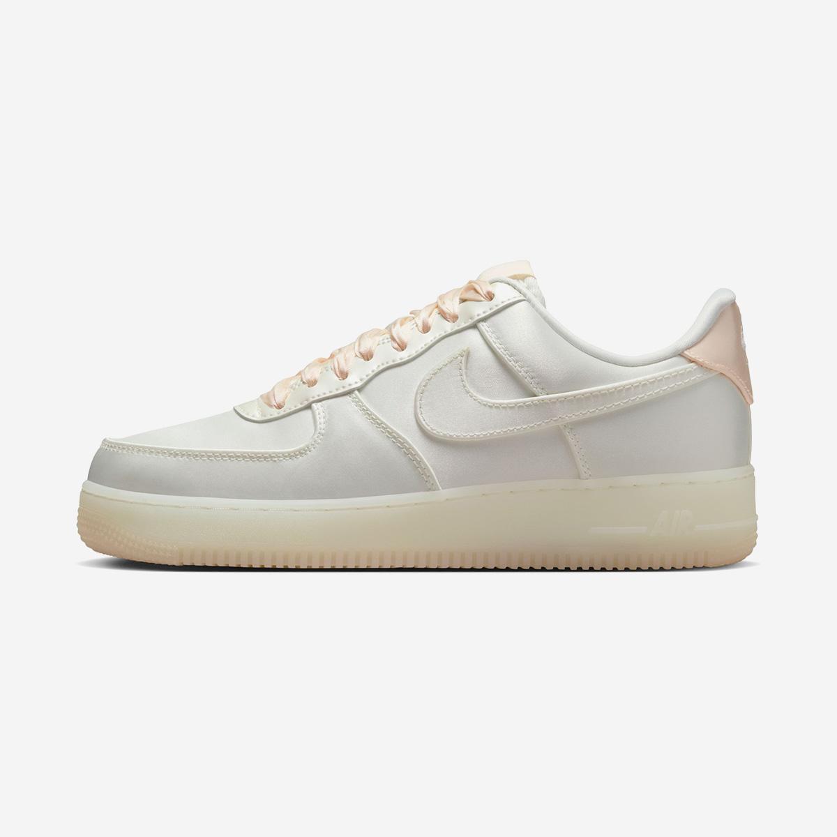 

[Nike] Women s Nike Air Force 1 07 LV8, HQ3762, 1020109273, Popular Korean Shoes 235