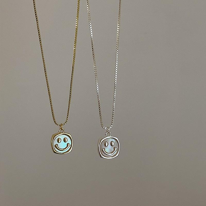 Fritillary Square Smiley Face Pendant Necklace Female Niche Unique Personality Fashion Sweet Temperament Versatile Neck Chain Collarbone Chain