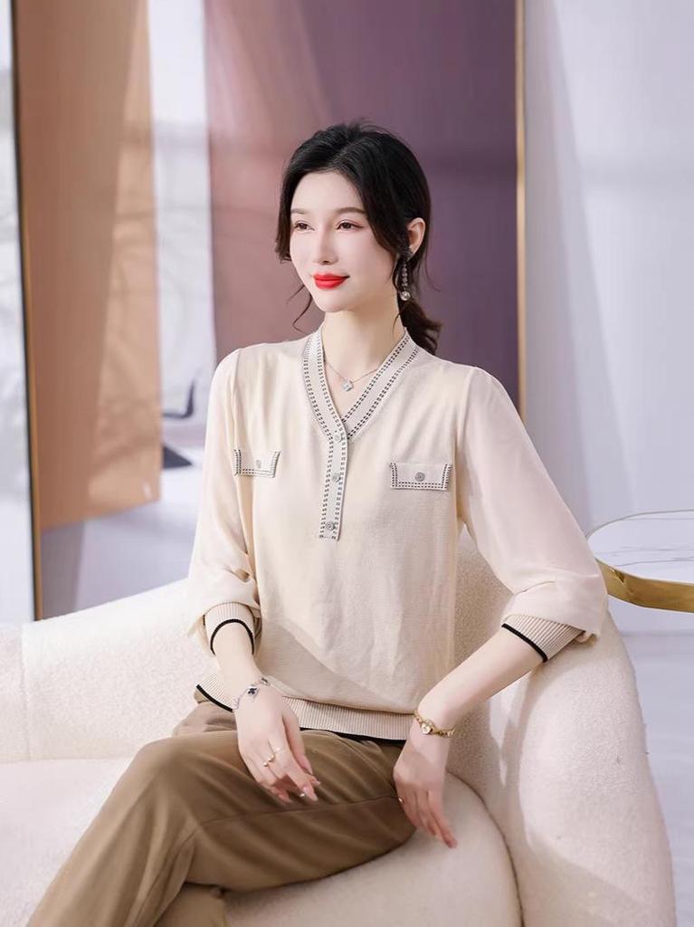 2026 Spring Elegant Knit Base Layer Top for Mature Women, Chic Casual Wear for 40s and Up, Ideal for Spring and Autumn
