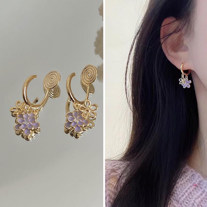 French Retro Pearl Clip-On Earrings: Mosquito Coil Design, Hong Kong Niche Style, No Piercing Needed, Women's High-End Fashion Accessories.