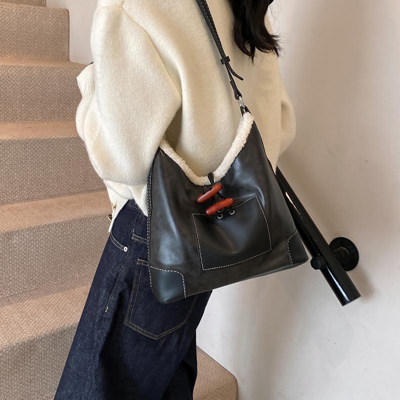 2025 new splicing hair bag women's niche design high-end underarm bag retro tote bag shoulder bag
