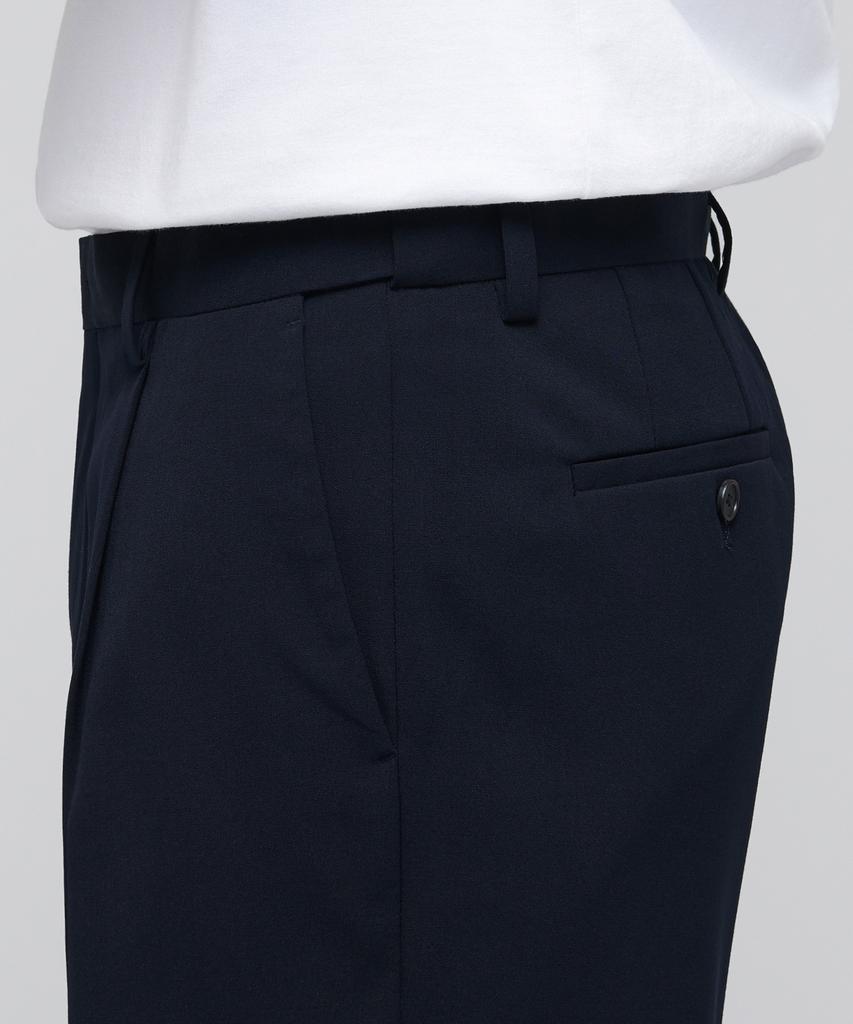 MUSINSA STANDARD Lightweight Hidden Banding Half Slacks [Navy]