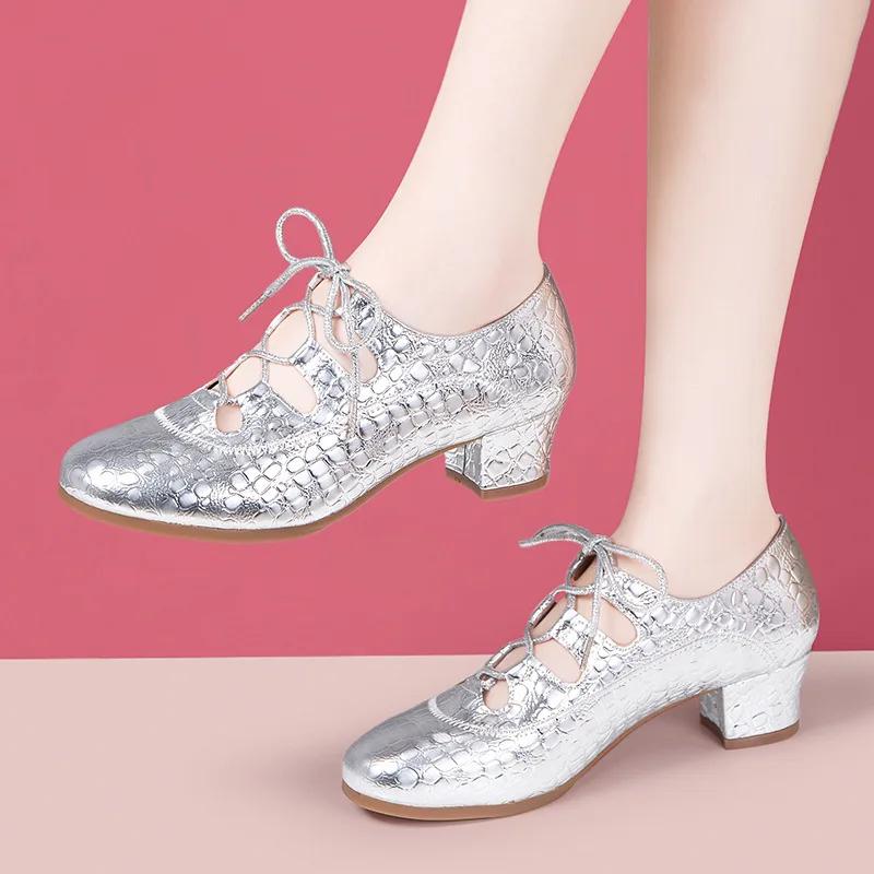 

3,5 см Модные Удобные Туфли из Лакированной Кожи с Перекрестными Ремешками, Тренд 2025, Весенние Туфли на Среднем Блочном Каблуке для Танцев, Вечеринок, Мамы 41 серебряный