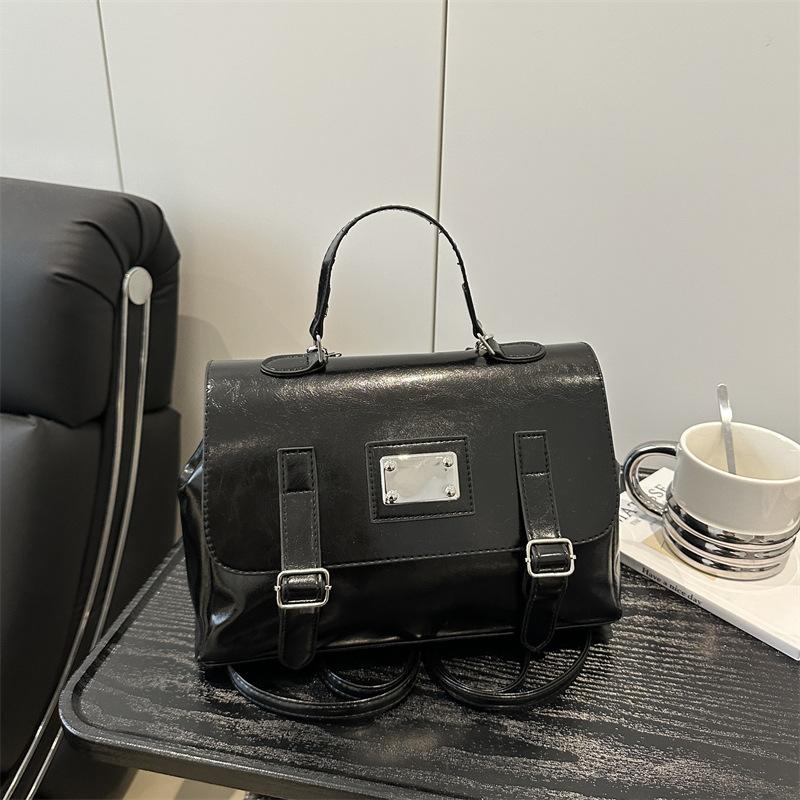 

Versatile to work commuter student class backpack women s casual foreign style fashion new personalized light luxury messenger bag чёрный