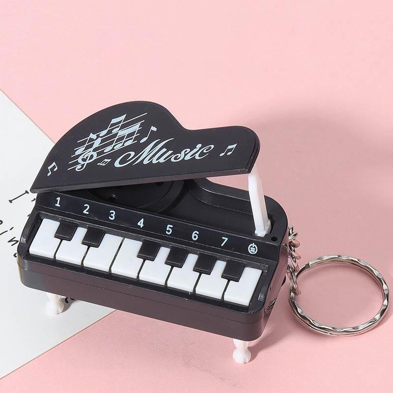 Mini Desktop Piano Keychain Cute Music Game Machine Innovative Study Toy for Kids Bag Accessories