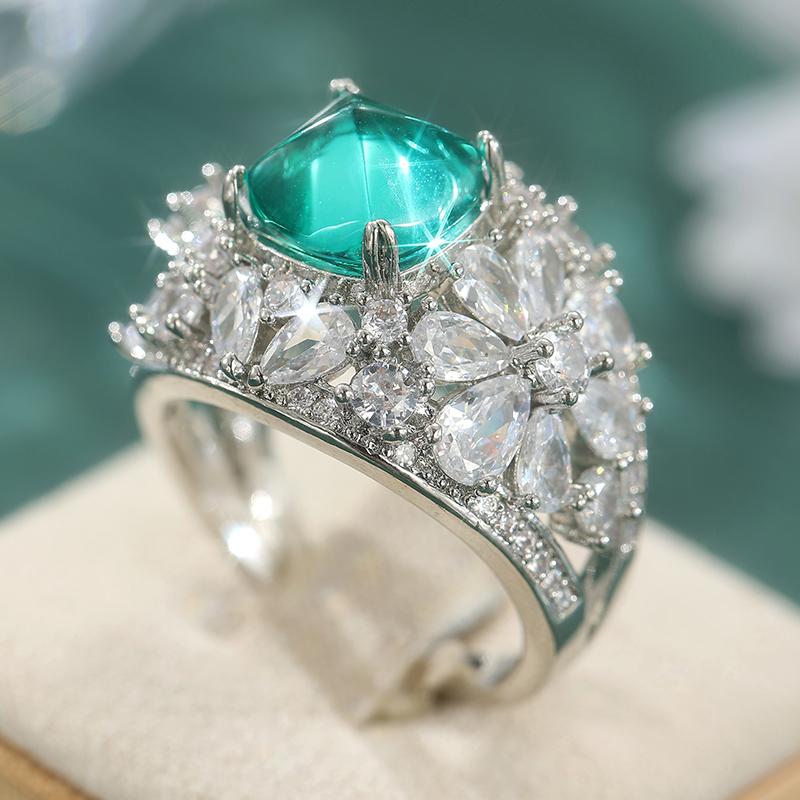 Gorgeous Elegant Green Synthetic Zircon Flower Ring Suitable For Women Parties Banquets Wedding Vintage Temperament Jewelry