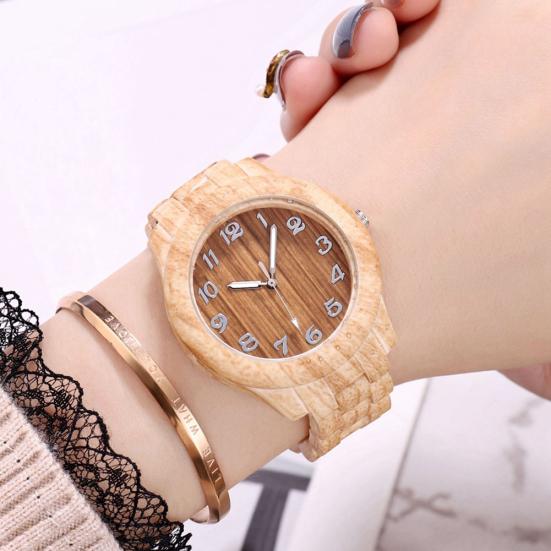 Reloj de pulsera de cuarzo analógico con banda de resina y números árabes con esfera redonda de grano de madera para mujer