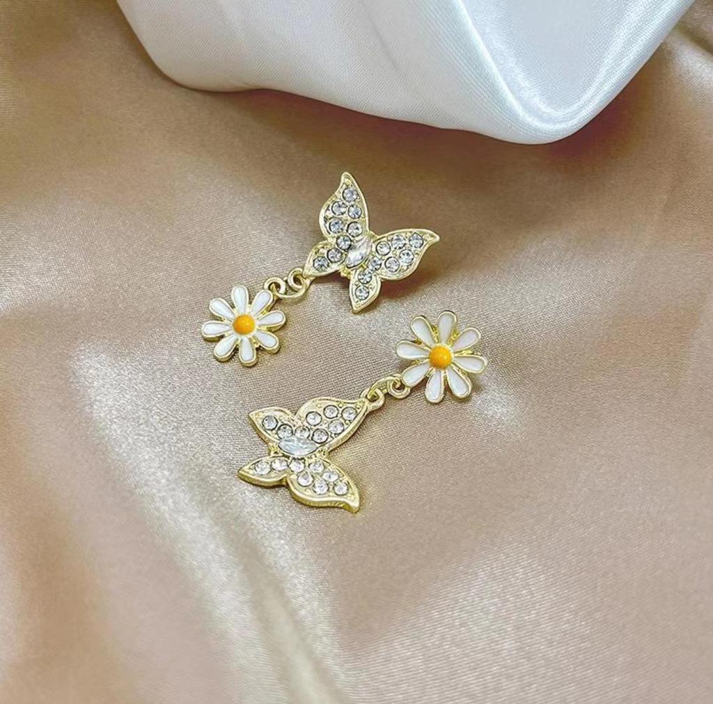 Korean Asymmetrical Butterfly Earrings: Stylish & Unique Summer Design for Women