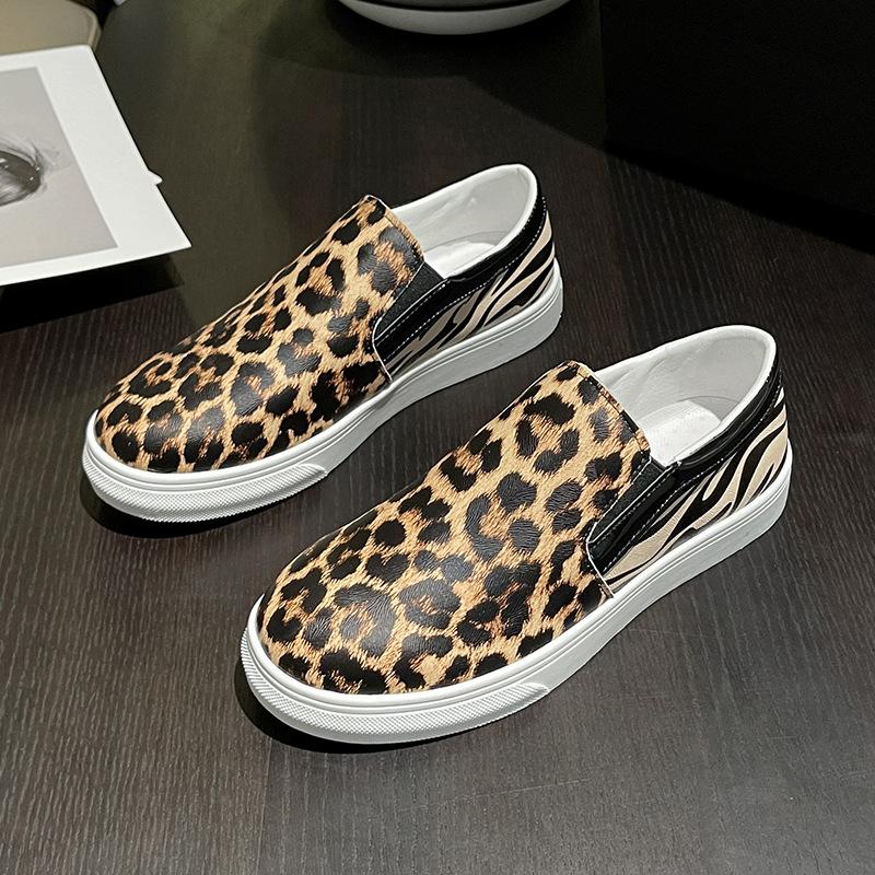 2024 spring and autumn new leopard print black loafers women's easy-to-fit flat-soled single shoes casual board shoes one pedal lazy shoes