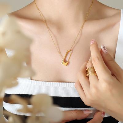 Collana in acciaio al titanio con perno in metallo abbinato e stile minimalista, ciondolo da donna placcato in oro vero 18 carati, testa a bottone, catena per clavicola P709