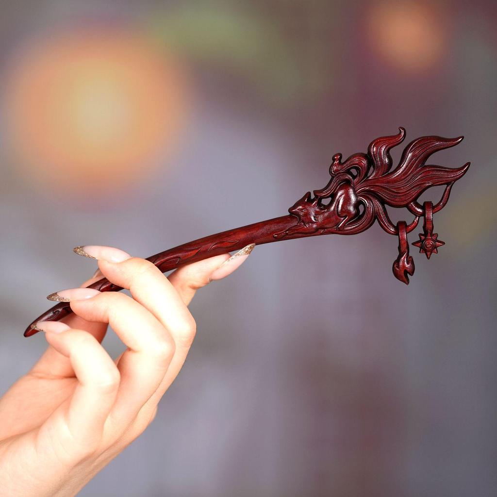 Élégante Broche à Cheveux en Santal Renard à Neuf Queues: Accessoire de chignon en bois sculpté double face style ancien exquis pour femmes