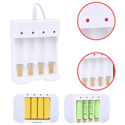 4 Yuvalı LED Gösterge Şarj Edilebilir AA/AAA Ni-MH Ni-Cd Pil Şarj Cihazı Pratik