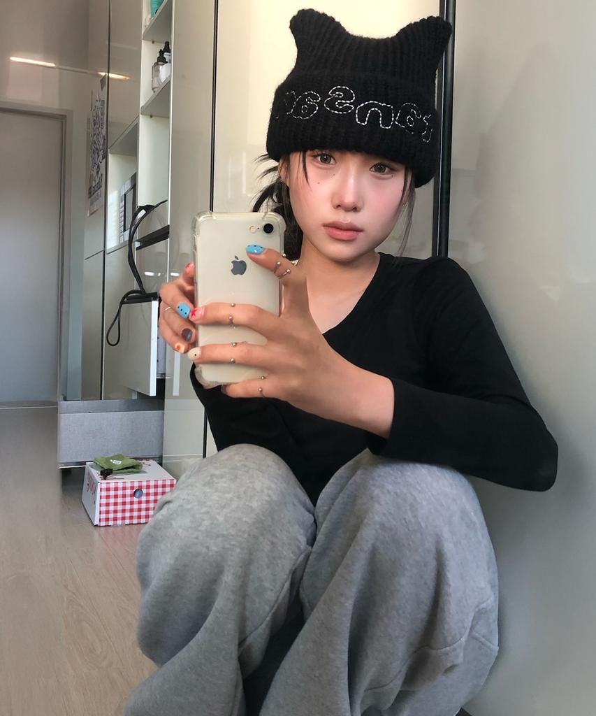 Tansanmageunesyum Logo Cat Beanie (Black)