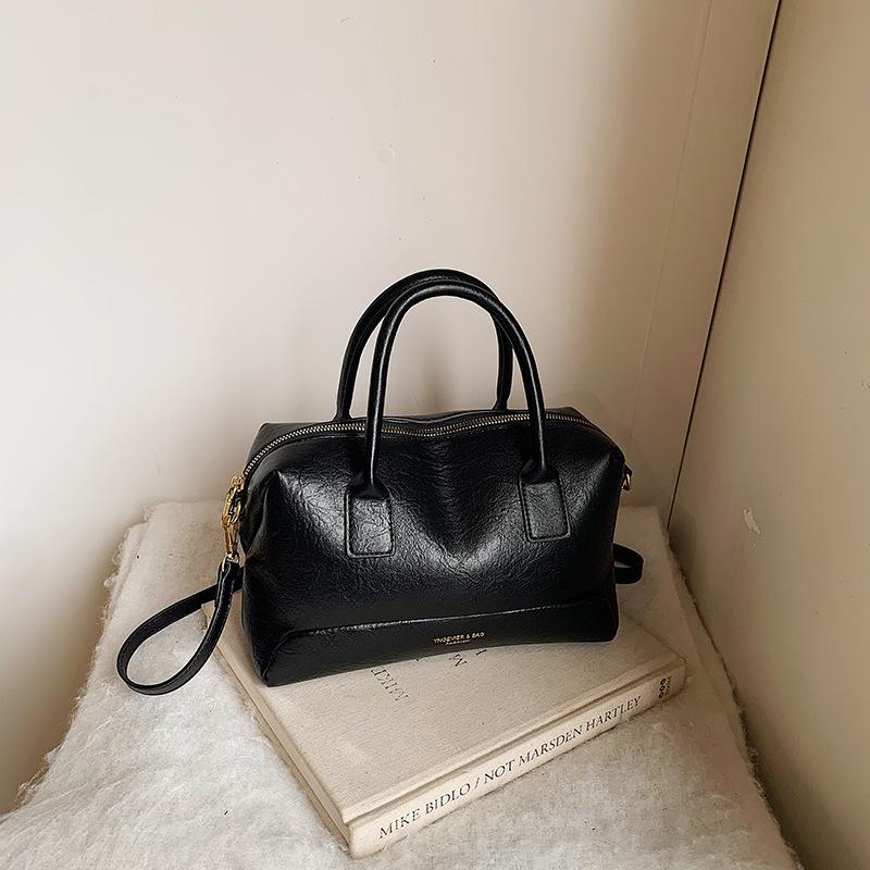 Premium retro portable bowling bag women's winter new fashion casual shoulder bag versatile messenger bag