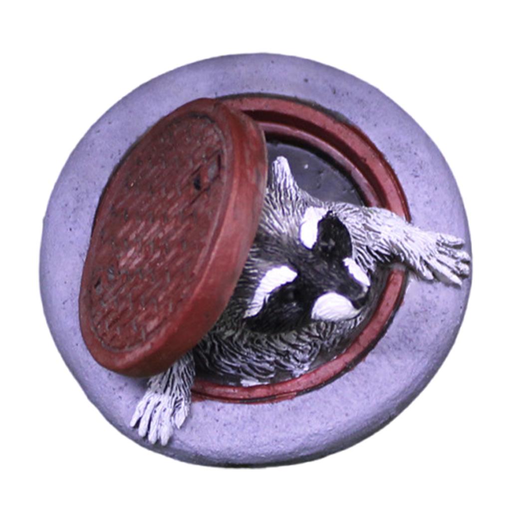 Funny Manhole Cover Raccoons Miniature Sculpture Decorative Resins Figurine Ornament for Home Garden Landscape Decors