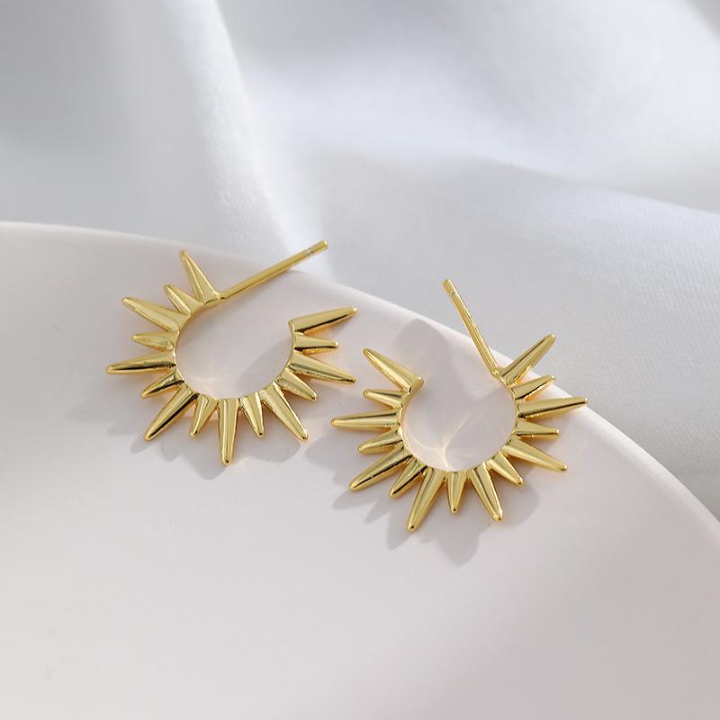 Vintage Metal Sunflower Stud Earrings For Women Exaggerated Gold Color Big Sun Irregular Statement Earrings Jewelry Accessories